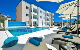 Luxury Apartment Arta-2 With Heated Pool And Jacuzzi